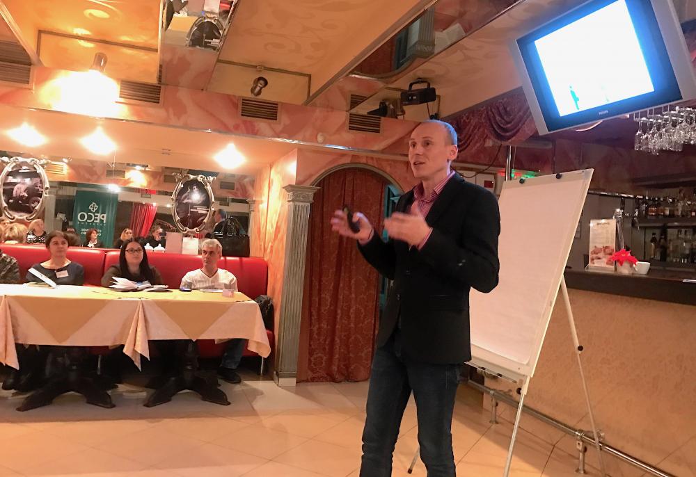 Бизнес-завтрак в Рязани начался с мастер-класса Алексея Бабушкина по нетворкингу