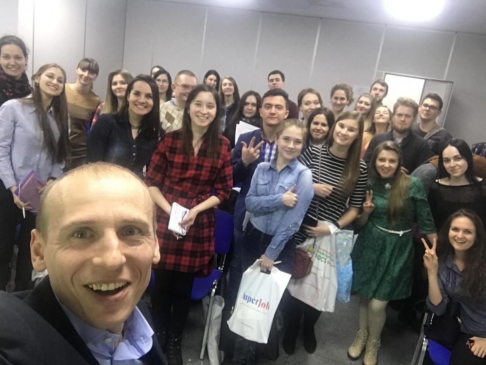 Студенты Москвы узнали как найти работу с помощью полезных связей