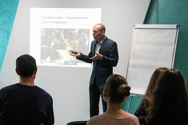 Мастер-класс Алексея Бабушкина по нетворкингу открыл Неделю бизнес-тренингов